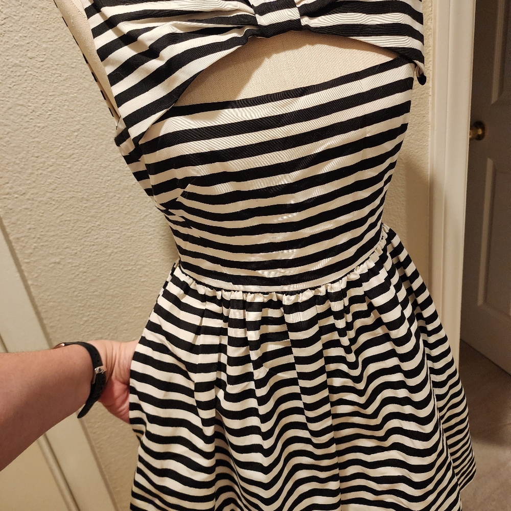 Kate Spade Bow Dress, ASO Zoe Deschanel - Picture 4 of 5